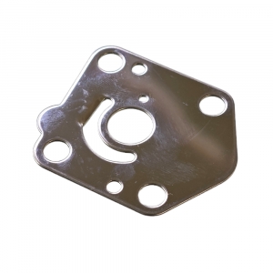 Пластина помпы охлаждения Suzuki DT9,9 / DT15, DF9,9 / DF15    17471-93902-000  Omax ― 1998-2026  NEXT